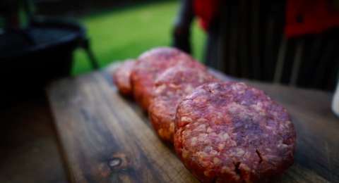 Jak przygotować burgera na grillu?