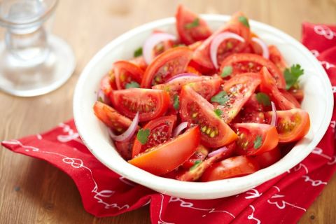 Salade de tomates et oignon rouge