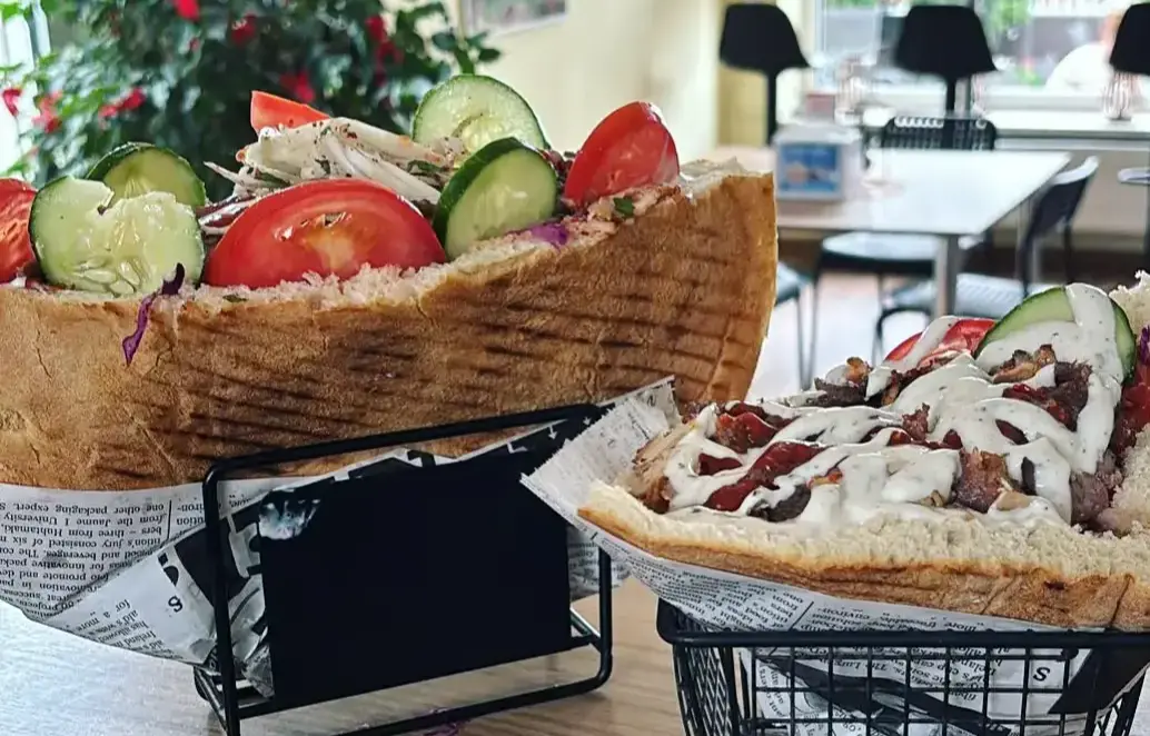 Kebab w bułce tureckiej