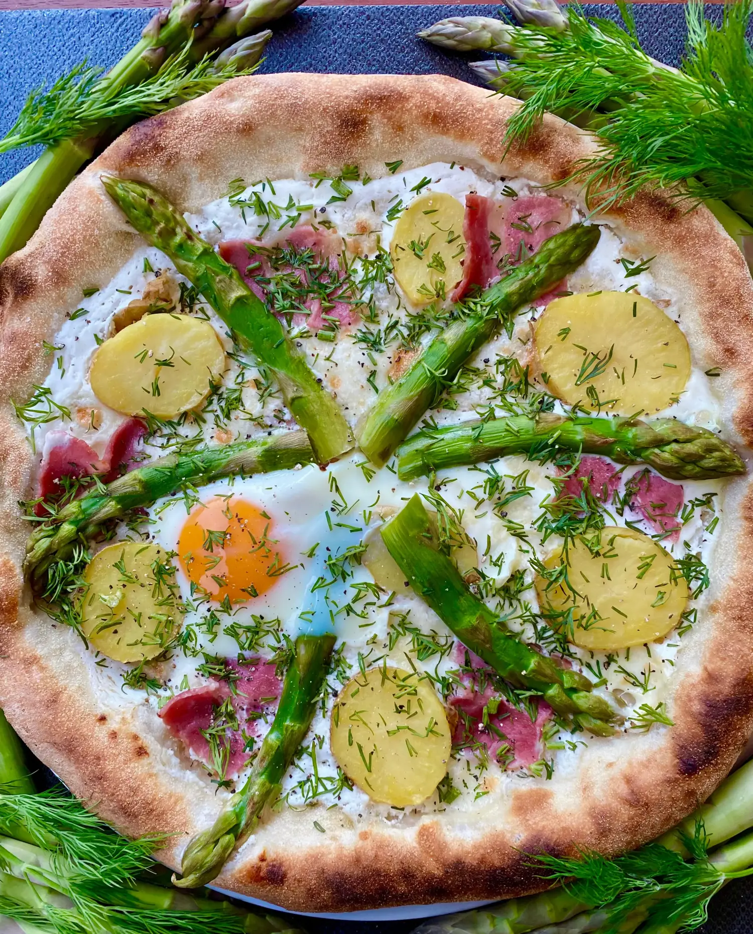 Pizza z zielonymi szparagami